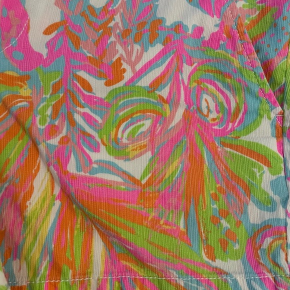 Lilly Pulitzer 5” Callahan Shorts size 4 like new. Beautiful bright Lilly colors - Picture 2 of 7